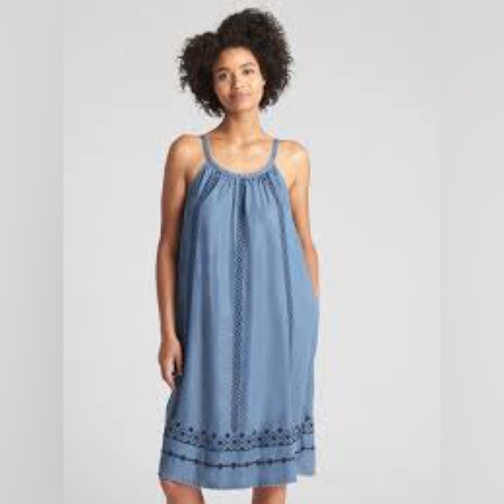 GAP SLEEVELESS EMBROIDERED MIDI DRESS IN TENCEL SIZE XS